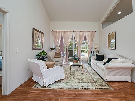 4th image of 1601 SW Realty Street