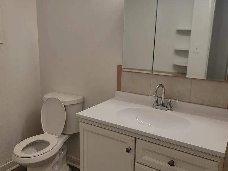 2042 Panamint St — Photo 4