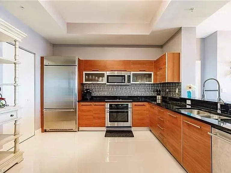 3000 Oasis Grand Blvd #401 — Photo 7