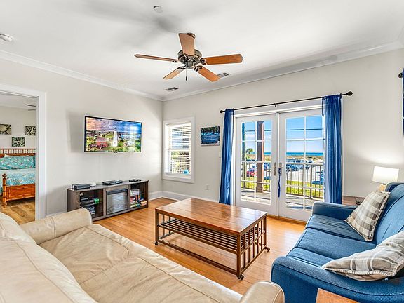 5th image of 112 Franklin Blvd #201