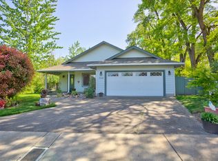 2949 SW Eastwood Ln, Grants Pass, OR 97527