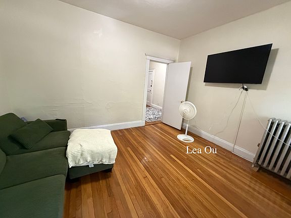 3rd image of 9 Egremont Rd APT 6
