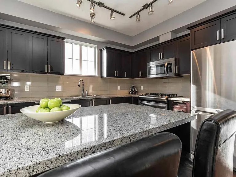 3355 Devonshire Ave — Photo 9