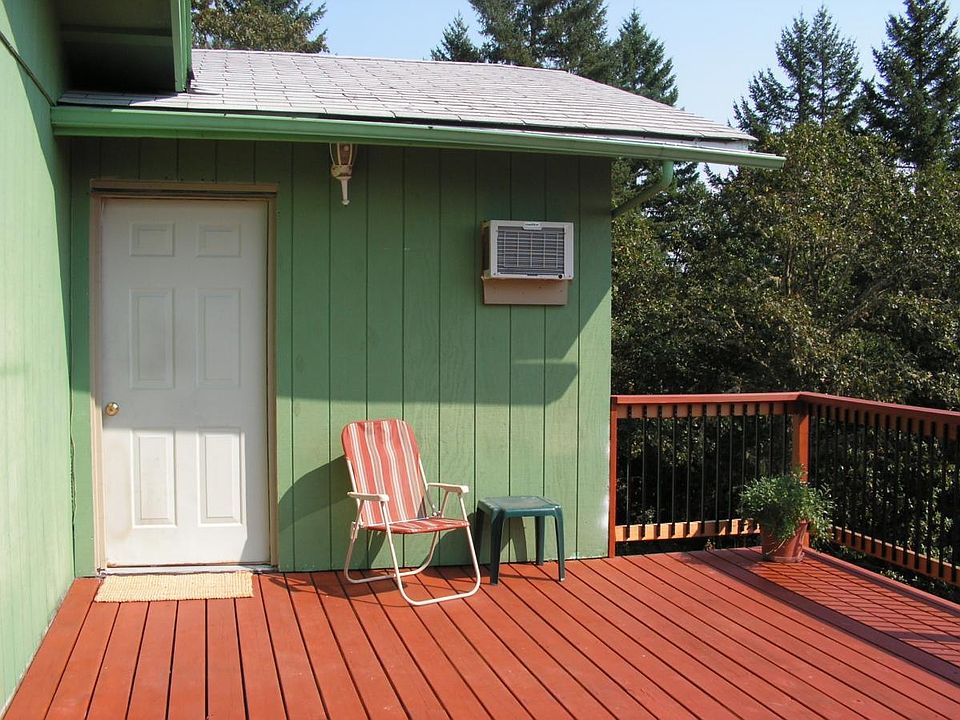 Entry way and deck area