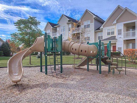 5th image of 1301 Canopy Dr APT 202