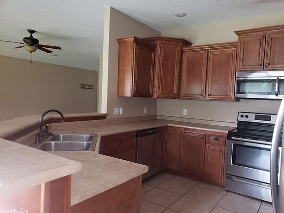 3rd image of 412 Sanibel St