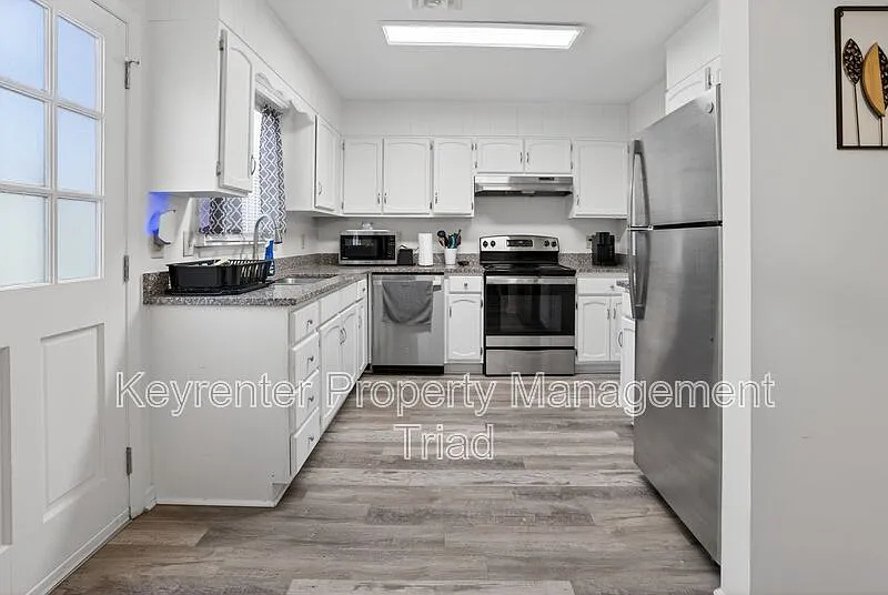 2 bed, 1.5 bath, $1,295 — Photo 3