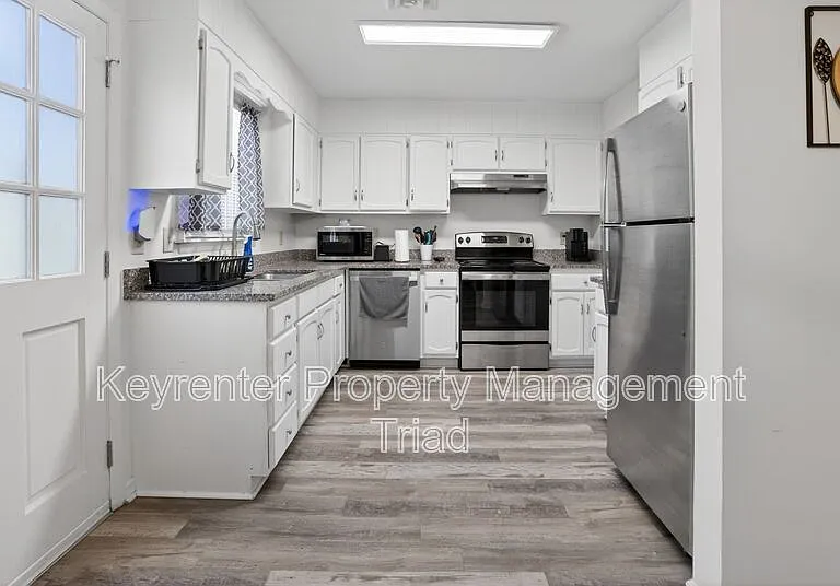 115 S Mendenhall St #D — Photo 3