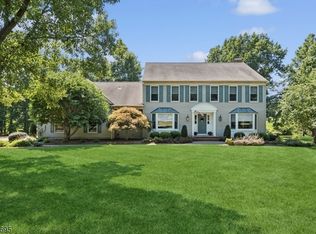 806 Devon Ln, Neshanic Station, NJ 08853