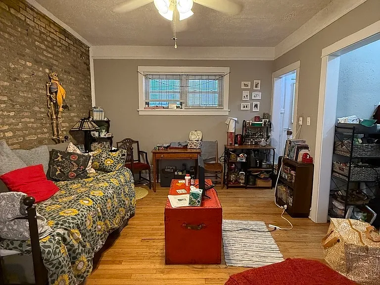 713 W Barry Ave #S2 — Photo 8