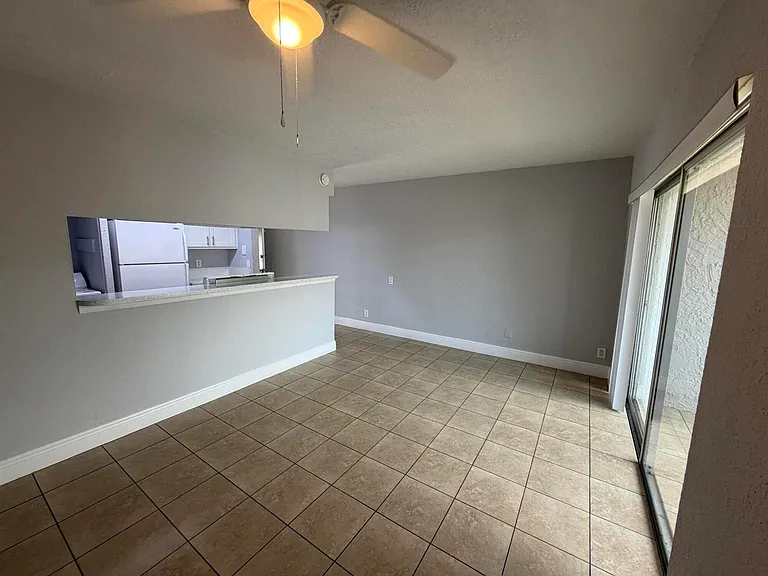 4423 Treehouse Ln #C — Photo 6