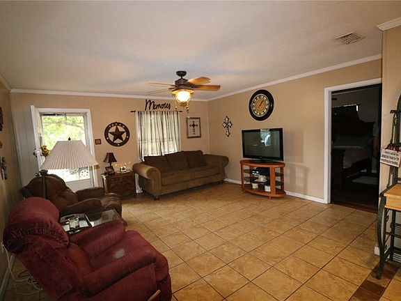 5th image of 204 N Meadowbrook Dr