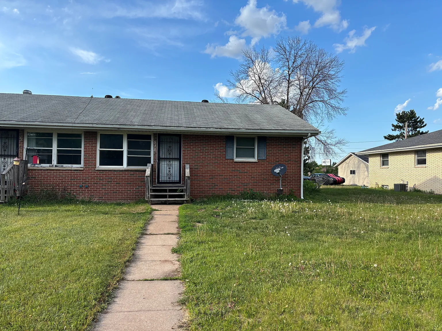 3 bed, $1,135 — Photo 2