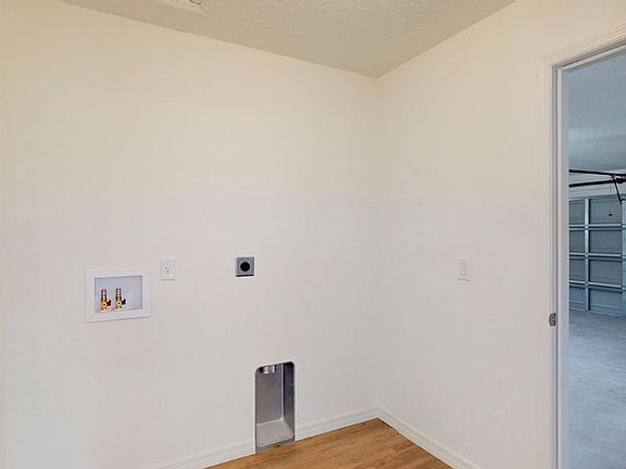 3rd image of 174 N 1st St