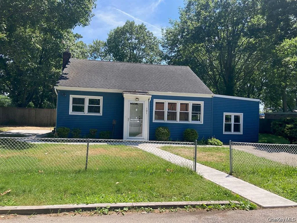 4 bed, 2.0 bath, 1350 sqft, $3,850 — Photo 1
