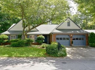 6200 Meadow Run Ct, Peachtree Corners, GA 30092