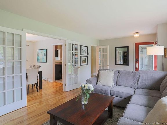 3rd image of 38 Forest Rd