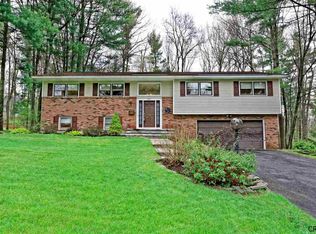 2287 Pinehaven Dr, Niskayuna, NY 12309