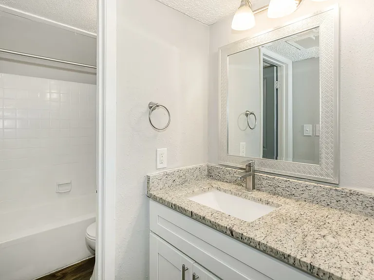 Lamar Place Apartments — Photo 10