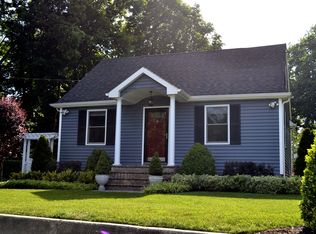 18 Forest Rd, Kings Park, NY 11754