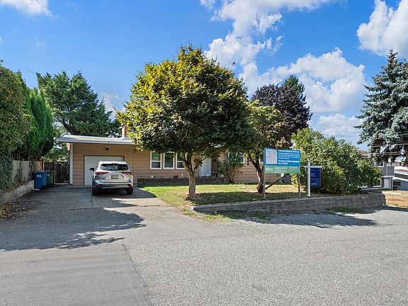 3rd image of 2519 Magnolia Cres