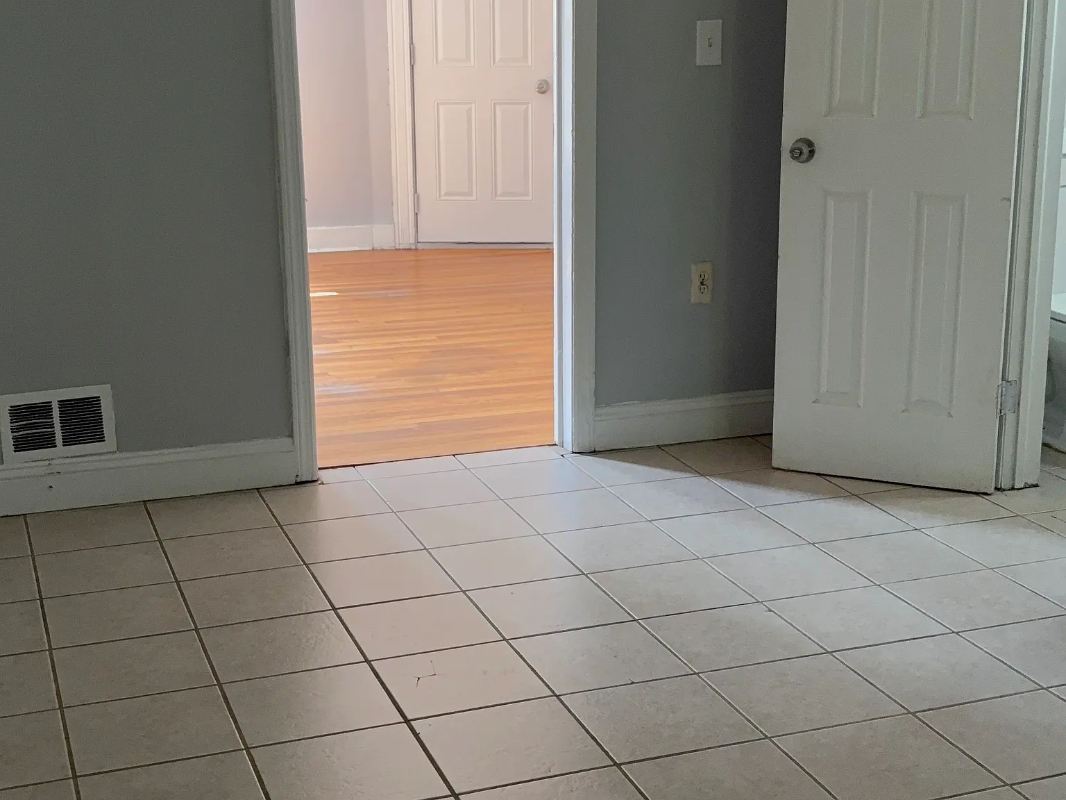 1 bed, 1100 sqft, $1,600 — Photo 2