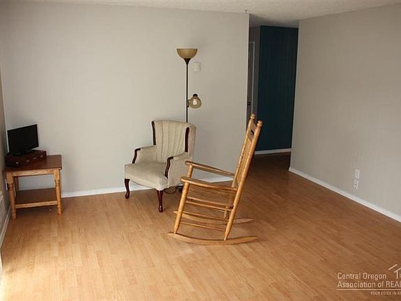 5th image of 760 SE 6th St