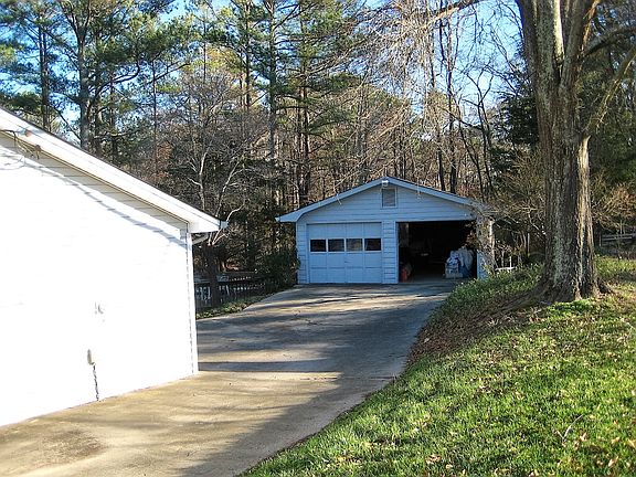 5th image of 1545 Woodcrest Dr NE