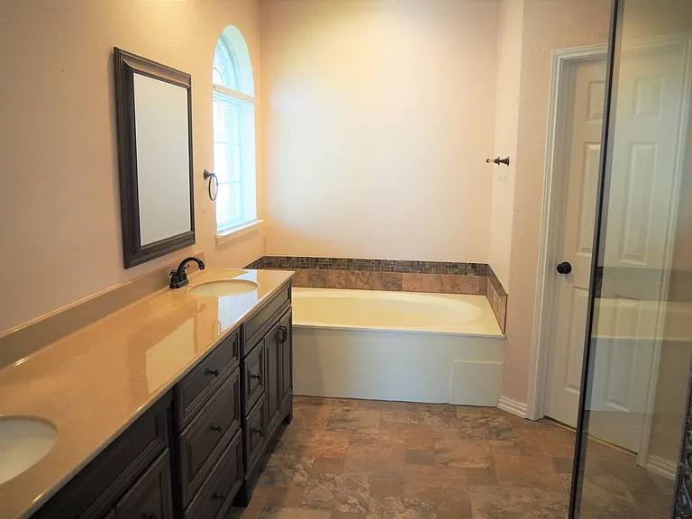 2105 Friar Ct — Photo 16
