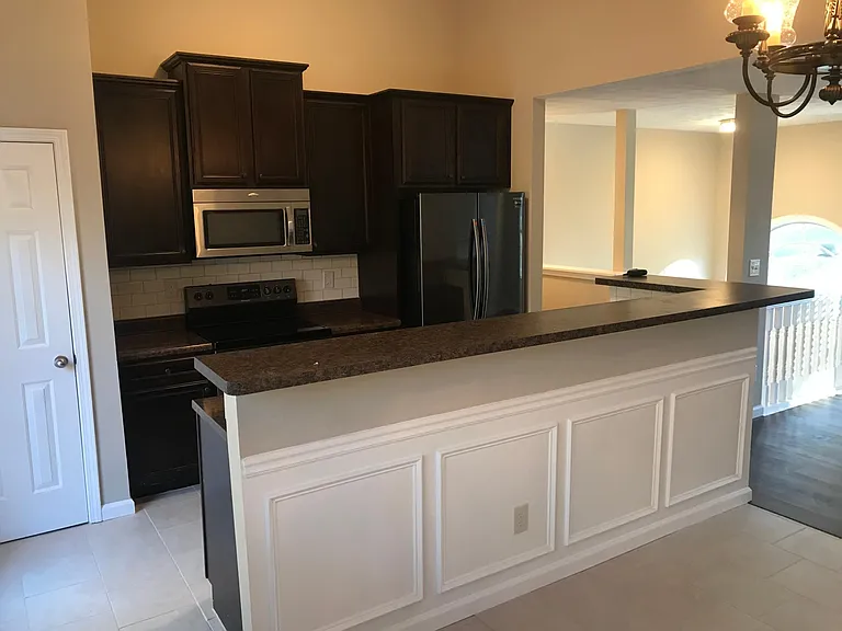 655 Escalade Dr — Photo 8