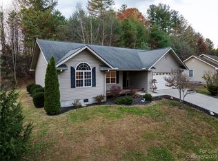 152 S Briarcreek Ct, Hendersonville, NC 28739