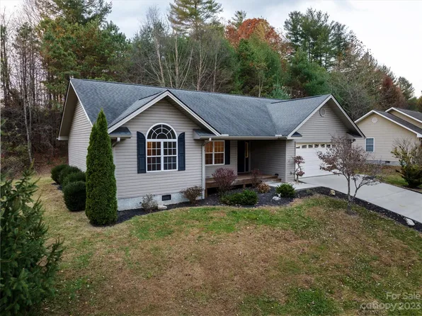 152 S Briarcreek Ct, Hendersonville, NC 28739