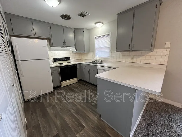 724 Southfield Ct — Photo 5