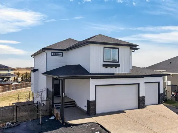 10 NW Bishop Cir, Carstairs, AB T0M 0N0