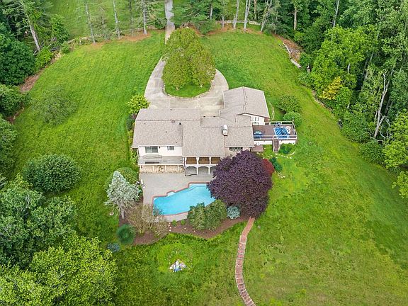 2nd image of 18 Manor Brook Rd