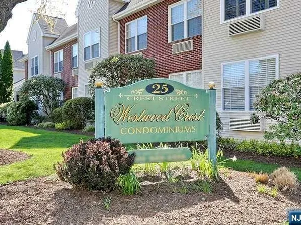 25 Crest St APT 204, Westwood, NJ 07675