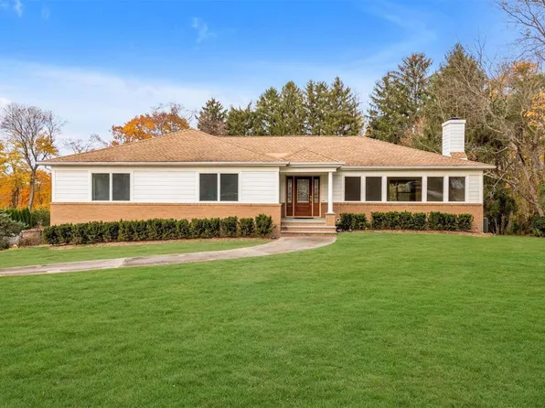 35 Woodhill Lane, Manhasset, NY 11030