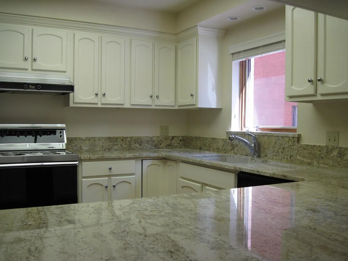 3 bed, 2000 sqft, $3,900 — Photo 2