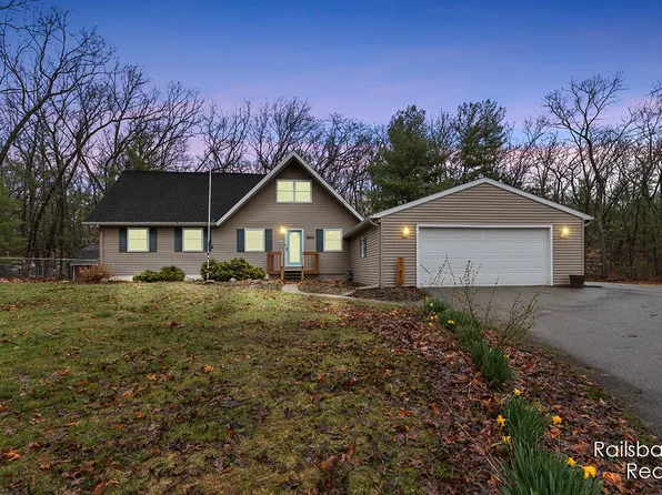 21850 Center Dr, Pierson, MI 49339