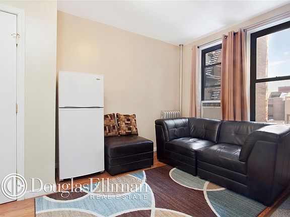 3rd image of 530 Manhattan Ave APT 61