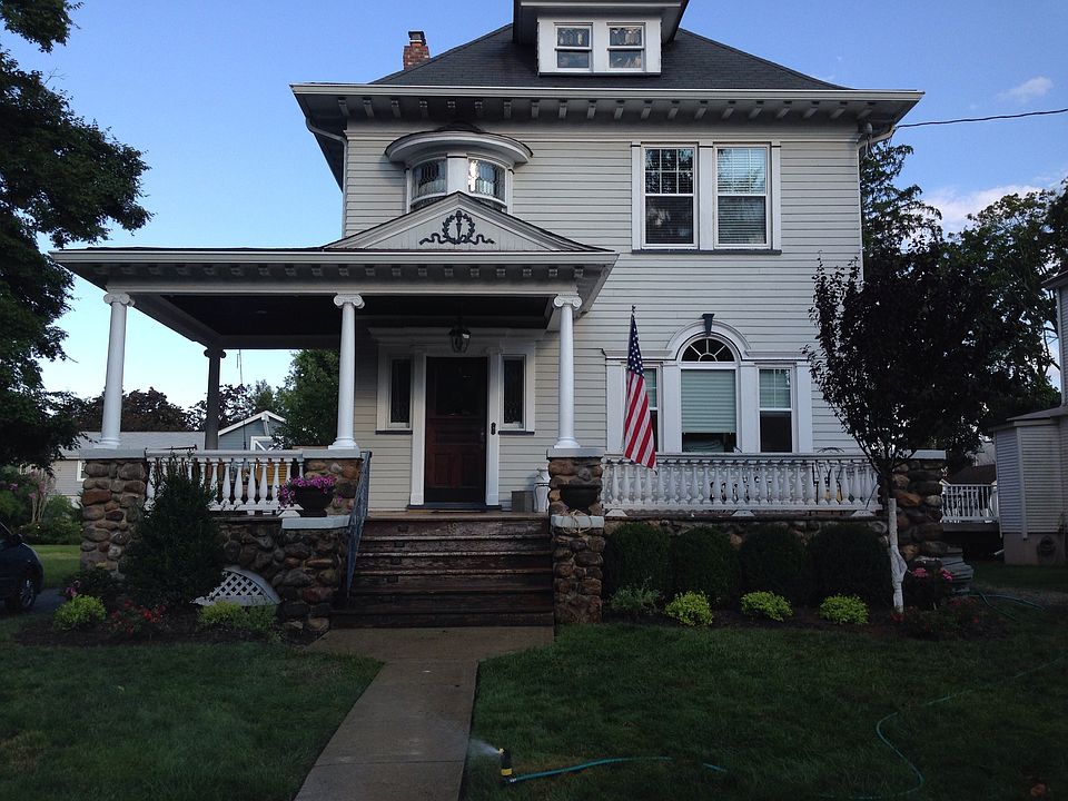 1st image of 18 Hanford Pl