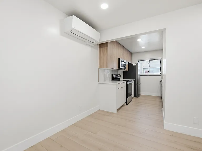 4553 North Ave #4551.5 — Photo 3