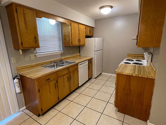 3rd image of 3407 Maple Creek Ln Unit A