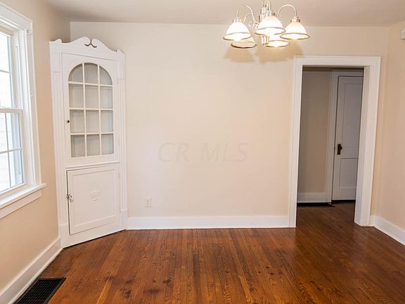 5th image of 145 Mansfield Ave