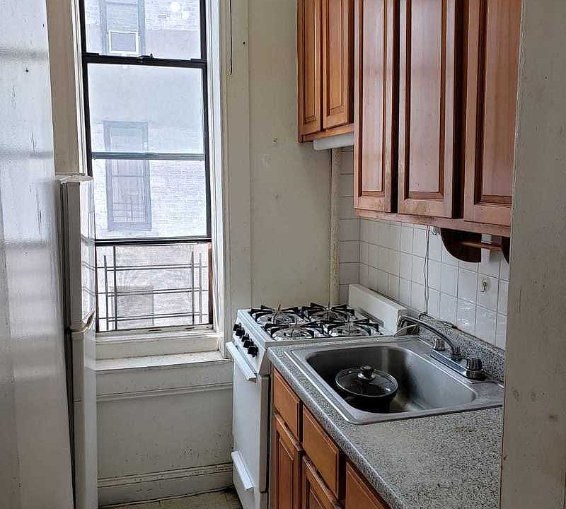 2nd image of 1296 Pacific St APT 506