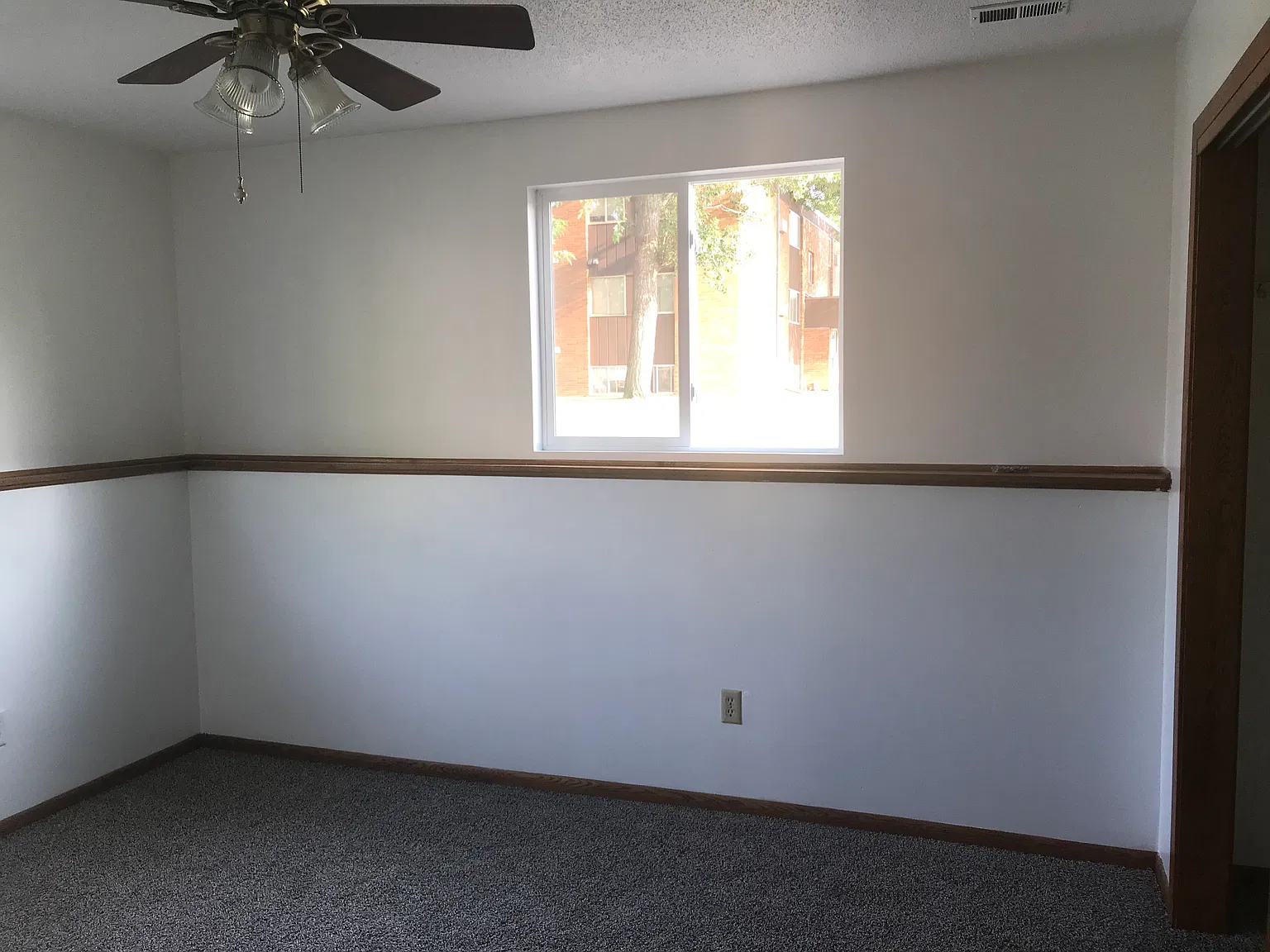 2 bed, 834 sqft, $1,050 — Photo 3