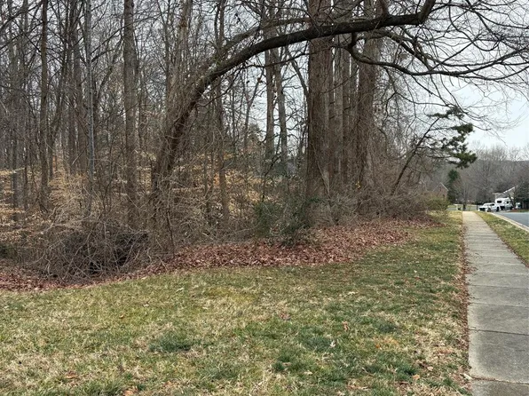 1062 Elizabeth Manor Ct, Matthews, NC 28105