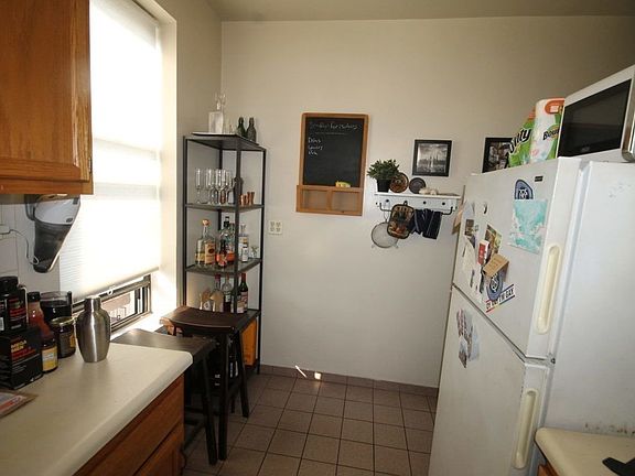 4th image of 2564 35th St #4