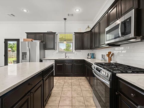 5th image of 18642 Lake Harbor Ln
