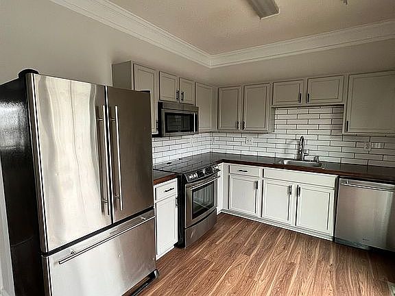 3rd image of 701 Breeze Ln